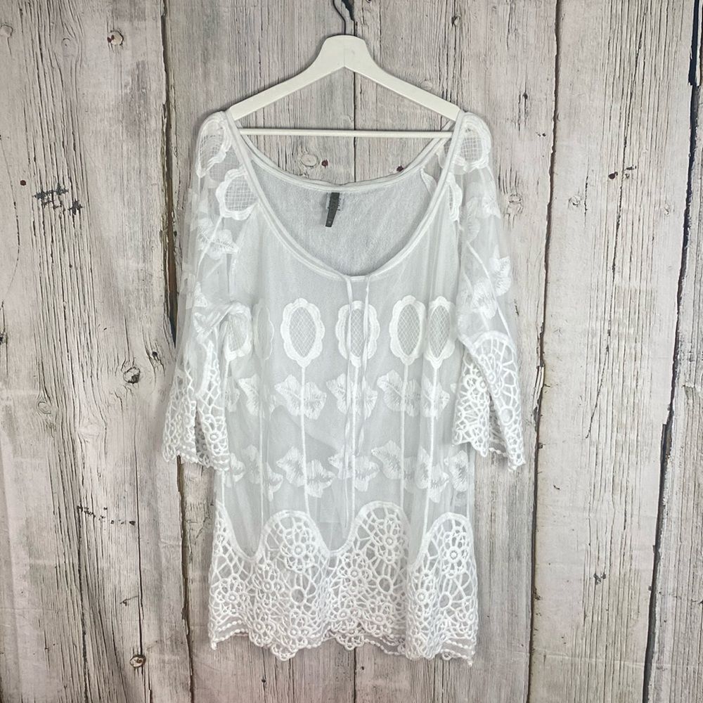 XCVI White Lace Floral Top Coverup Size M NWOT   23